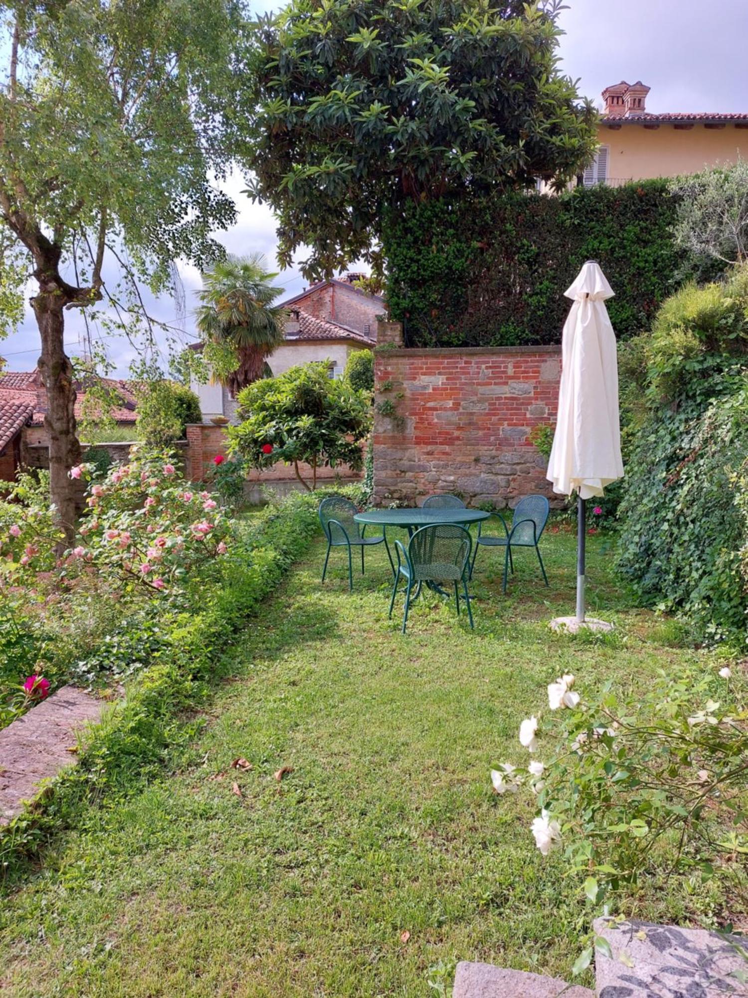 Il Giardino Di Olivia Apartment Guarene Exterior photo